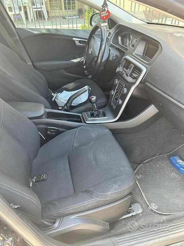 Usata Volvo V40 Momentum 115 CV (84 kW) 2013 Berlina