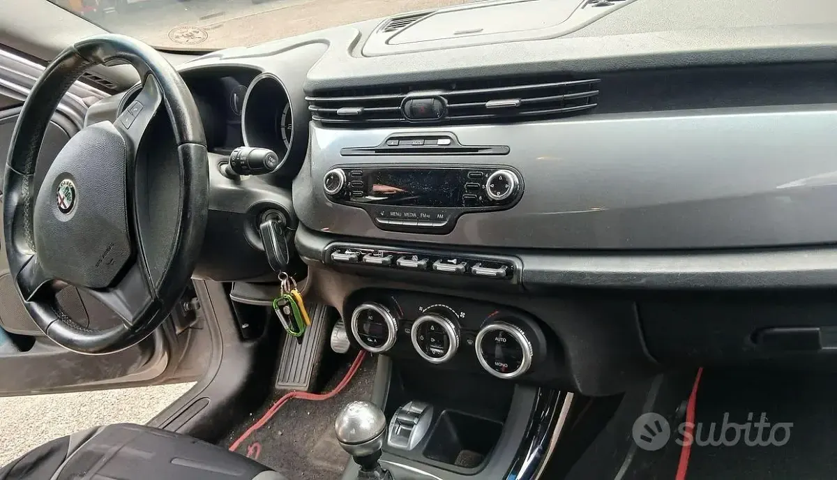 Usata Alfa Romeo Giulietta Distinctive 105 CV (77 kW) 2012 Grigio Utilitaria
