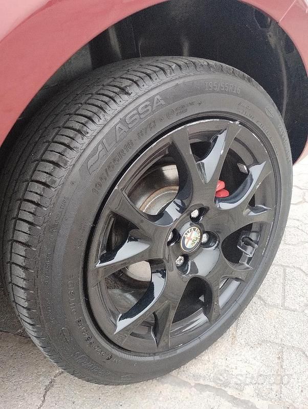 Käytetty Alfa Romeo MiTo 95 HP (69 kW) 2011 Punainen Viistoperä