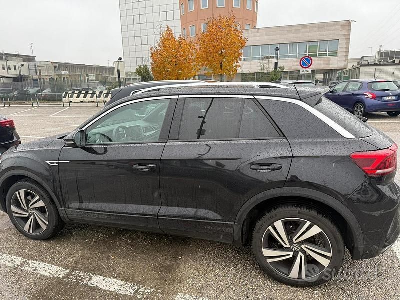Usata VW T-Roc 150 CV (110 kW) 2023 Nero SUV