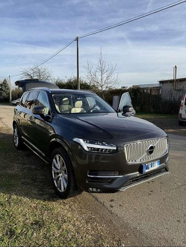 Usado Volvo XC90 Plus 200 HP (147 kW) 2019 SUV