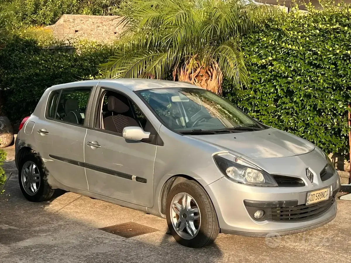 Usata Renault Clio II 85 CV (62 kW) 2006 Grigio Berlina