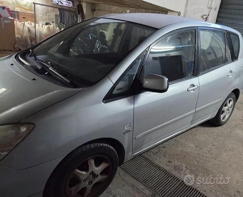 Usata Toyota Corolla 90 CV (66 kW) 2004 Station wagon