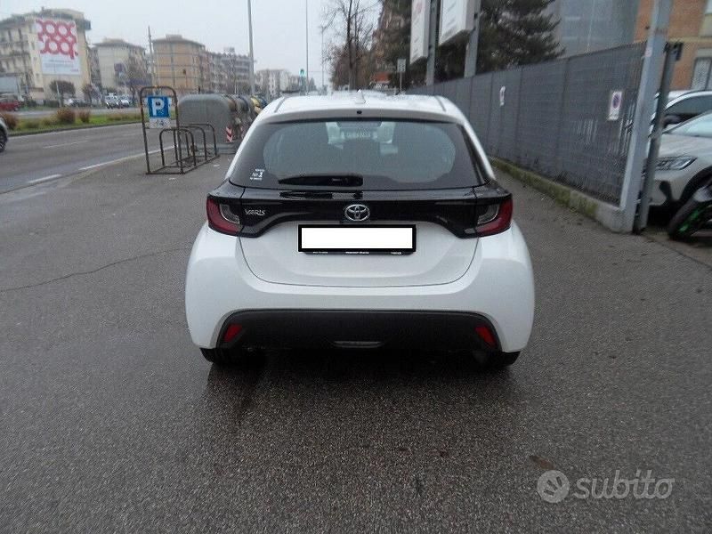 Usata Toyota Yaris Active 72 CV (52 kW) 2022 Bianco Berlina