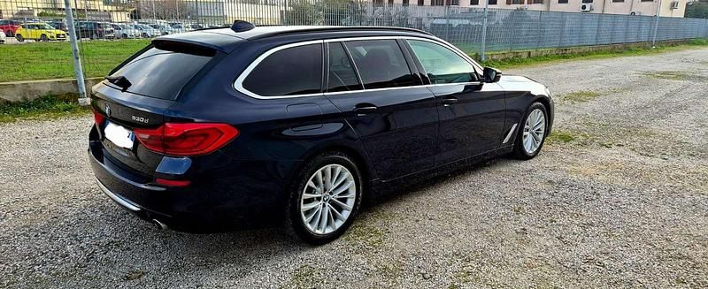 Usata BMW 530 Luxury Line 249 CV (183 kW) 2018 Blu/azzurro Station wagon
