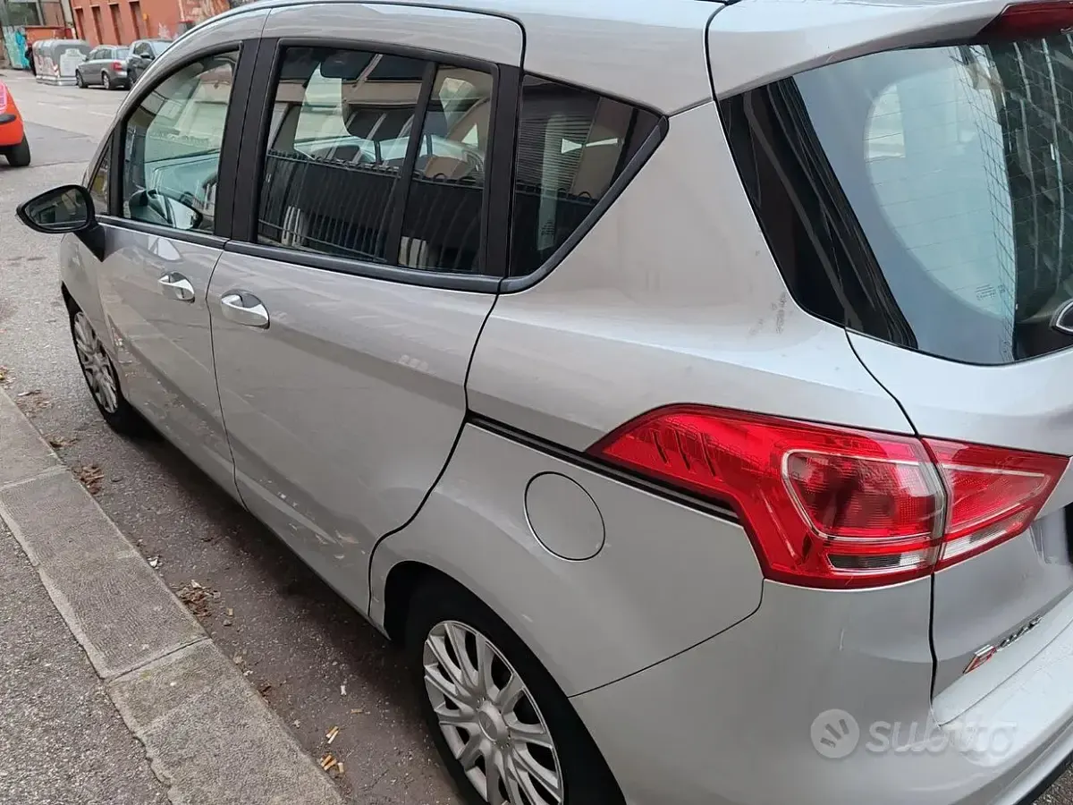 Usata Ford B-MAX 90 CV (66 kW) 2017 Grigio Monovolume
