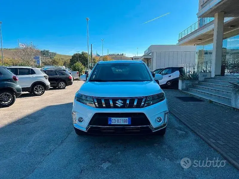 Usata Suzuki Vitara 129 CV (94 kW) 2020 Bianco SUV