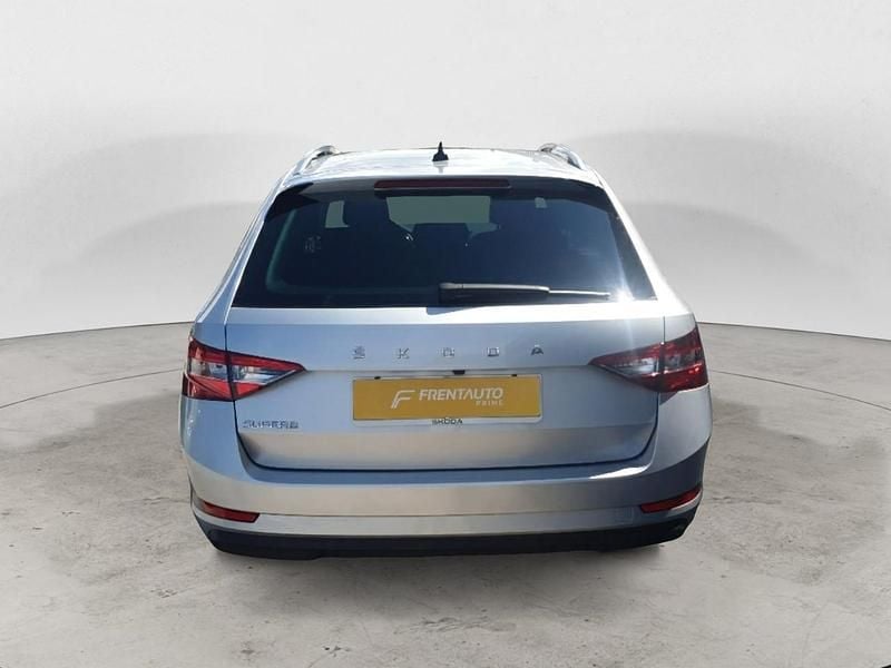 Begagnad Skoda Superb Executive 150 HK (110 kW) 2023 Silver Kombi