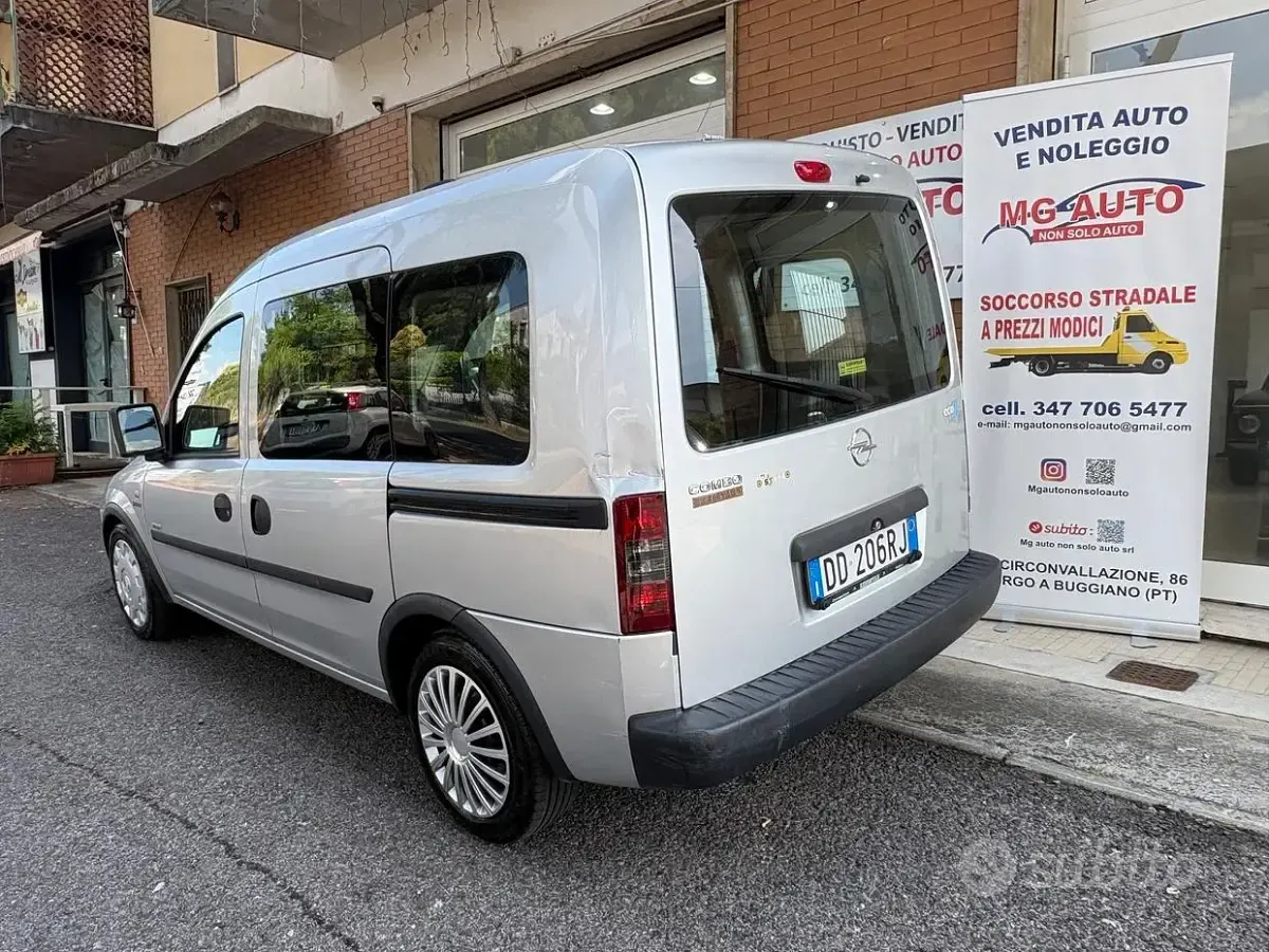 Usata Opel Combo 94 CV (69 kW) 2006 Grigio Monovolume