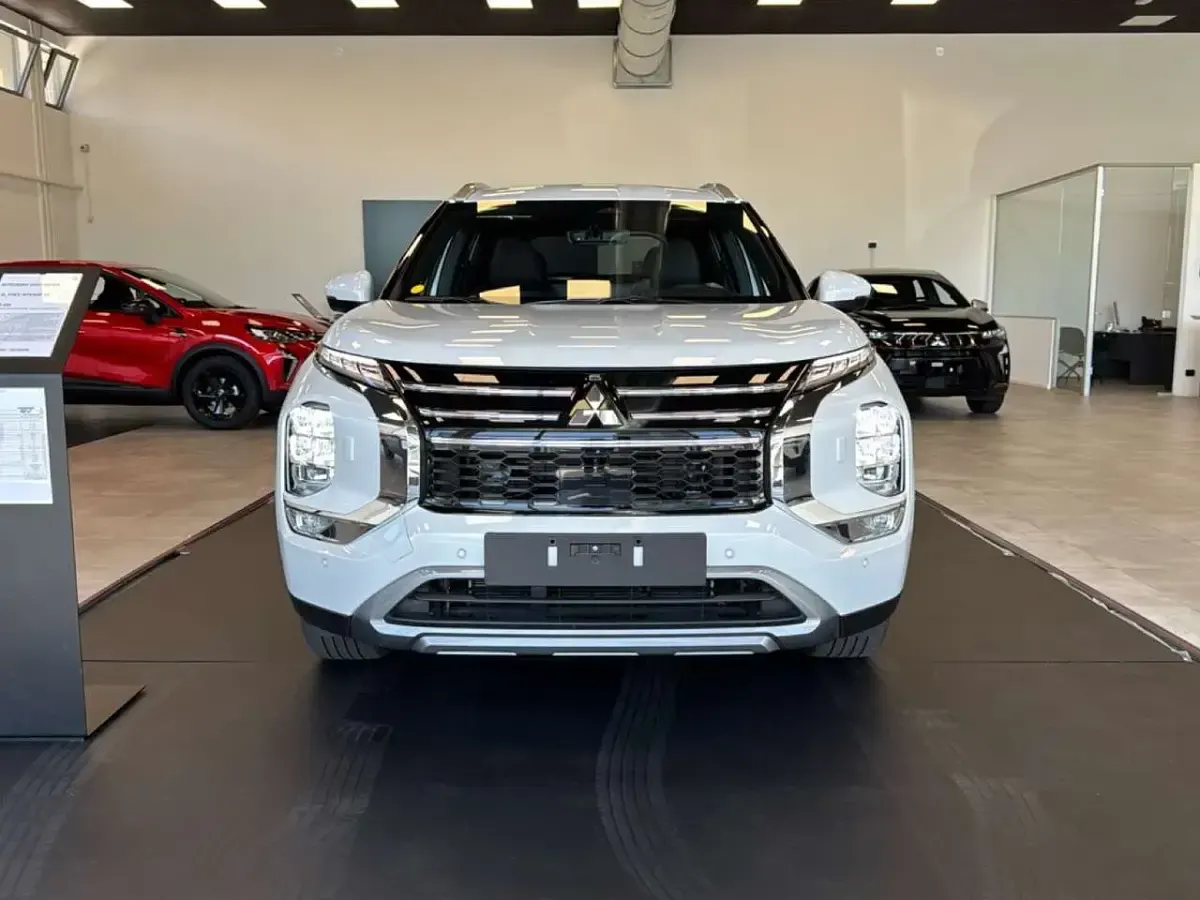 Nuova Mitsubishi Outlander P-HEV Intense 306 CV (225 kW) 2026 Other SUV