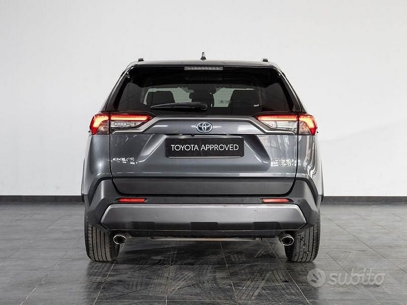 Usata Toyota RAV4 Hybrid Lounge 221 CV (162 kW) 2020 Grigio SUV