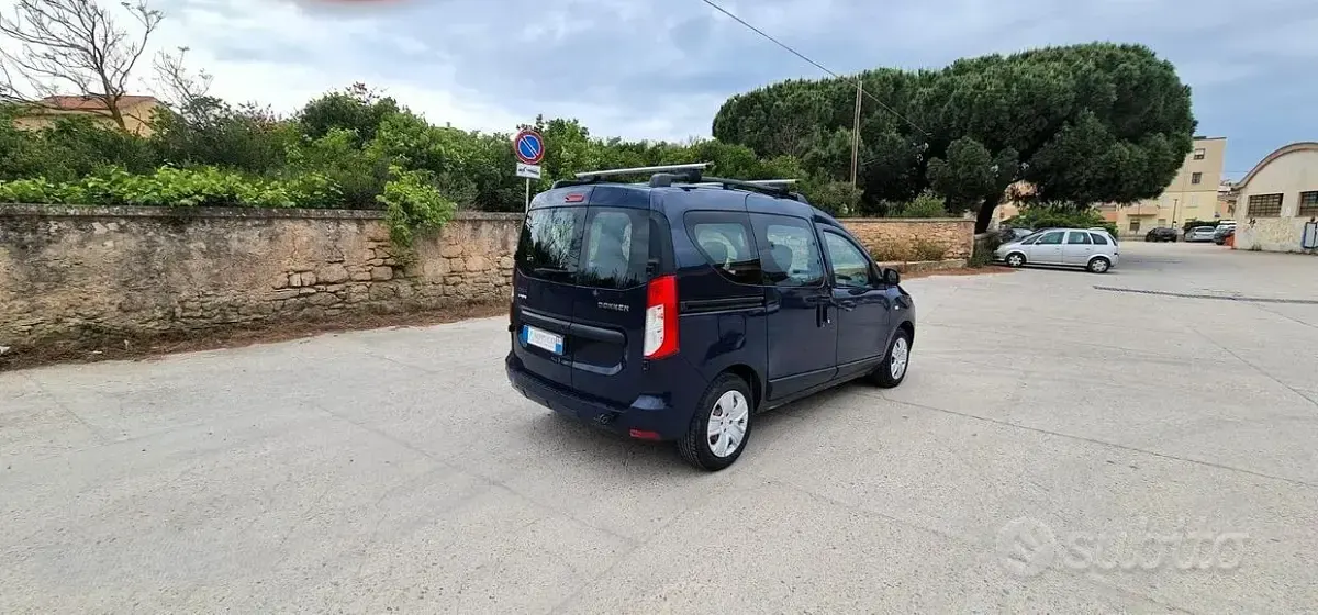 Usata Dacia Dokker Lauréate 90 CV (66 kW) 2017 Blu Monovolume