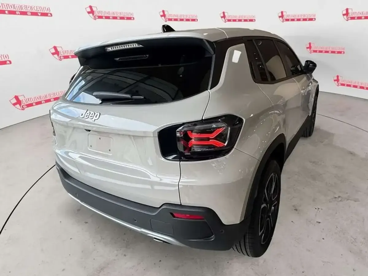 Nuova Jeep Avenger Summit 101 CV (74 kW) 2025 Grigio SUV