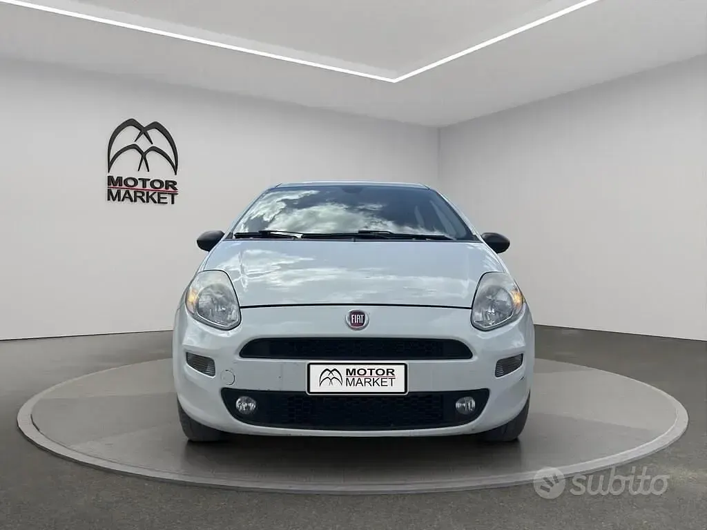 Usata Fiat Punto Lounge 77 CV (56 kW) 2018 Bianco Utilitaria