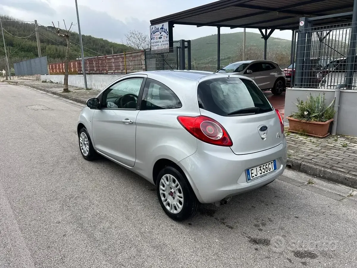 Begagnad Ford Ka Titanium 69 HK (50 kW) 2011 Grå Halvkombi
