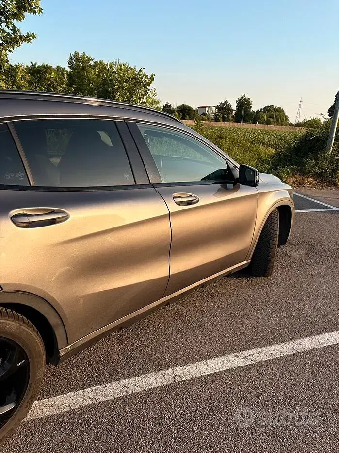 Usata Mercedes GLA180 Business 122 CV (89 kW) 2020 Grigio SUV