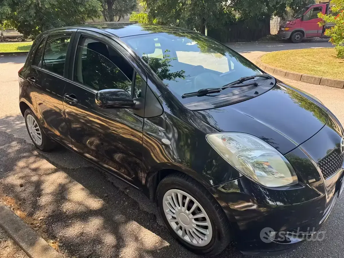 Usata Toyota Yaris 87 CV (63 kW) 2008 Nero Utilitaria