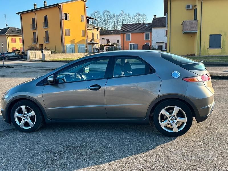 Usata Honda Civic 140 CV (102 kW) 2007 Marrone Berlina