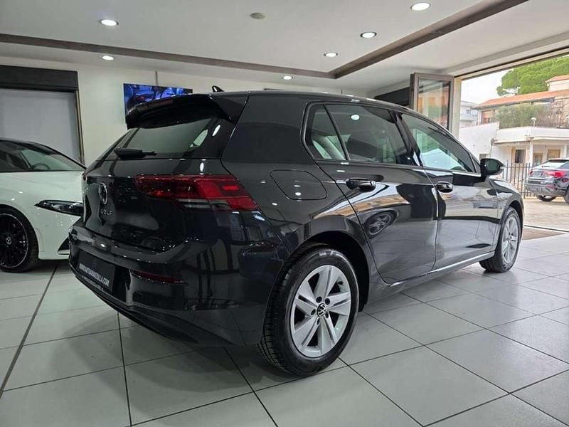 Usata VW Golf VIII Life 116 CV (85 kW) 2022 Grigio Berlina