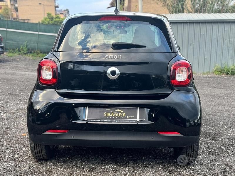 Begagnad Smart ForFour 71 HK (52 kW) 2016 Svart Halvkombi