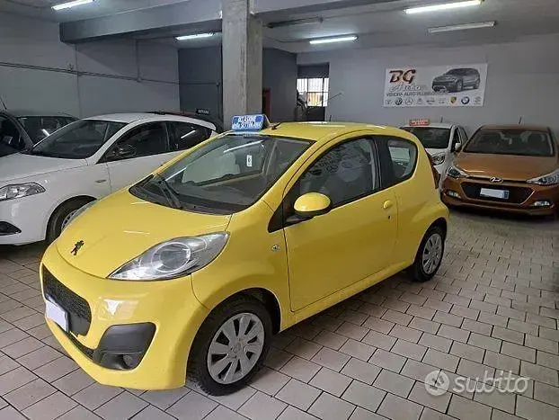 Usata Peugeot 107 68 CV (50 kW) 2013 Nero Utilitaria