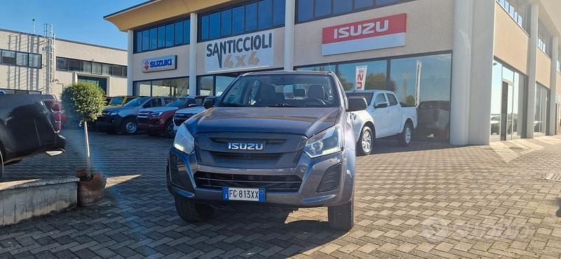 Grigio Usata 2017 Isuzu D-Max SUV | 13.500 € - Immagine 1/4