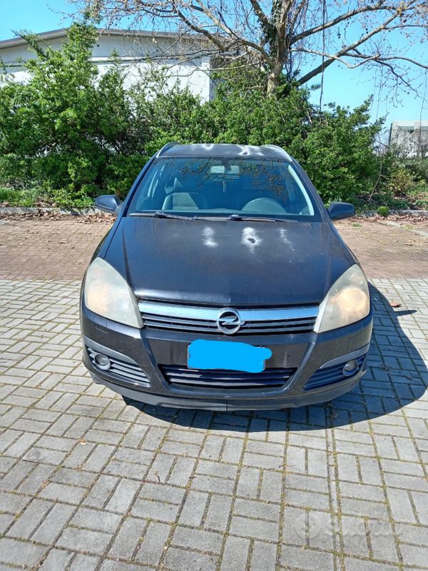 Usata Opel Astra Cosmo 120 CV (88 kW) 2006 Nero Station wagon