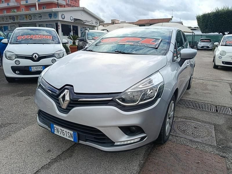 Argento Usata 2018 Renault Clio IV Business Tre volumi | 7300 € (Buon prezzo) - Immagine 1/4