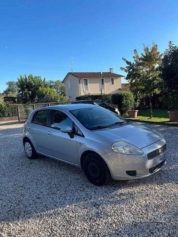 Usata 2006 Fiat Grande Punto Active Due volumi | 2000 € (Buon prezzo) - Immagine 1/4