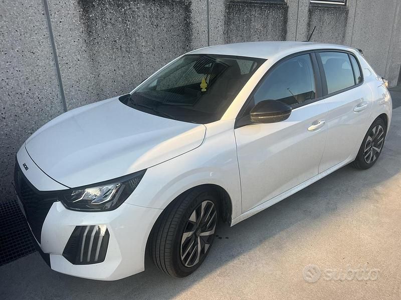 Usata Peugeot 208 75 CV (55 kW) 2025 Utilitaria
