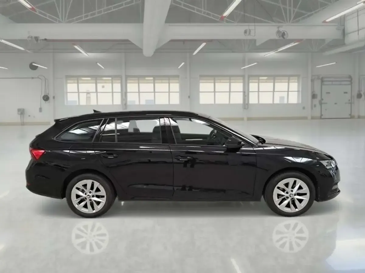 Usata Skoda Octavia Executive 150 CV (110 kW) 2022 Nero Station wagon