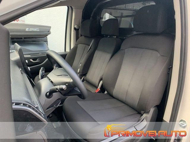 Usata Hyundai Staria 177 CV (130 kW) 2022 Bianco Monovolume