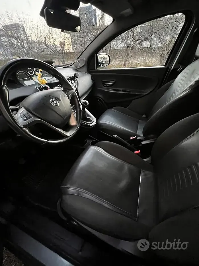 Usata Lancia Ypsilon 95 CV (69 kW) 2012 Grigio Utilitaria