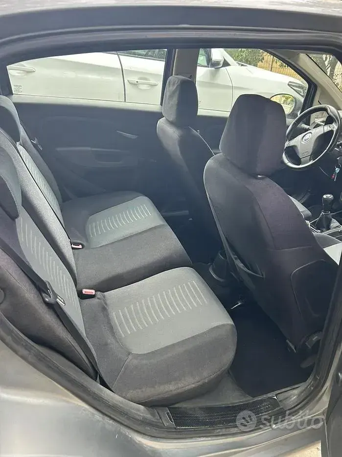 Usata Fiat Grande Punto 75 CV (55 kW) 2007 Grigio Utilitaria