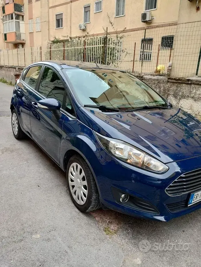 Usata Ford Fiesta 75 CV (55 kW) 2013 Bluazzurro Utilitaria