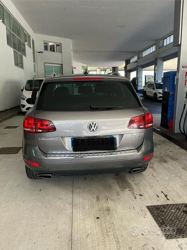 Usata VW Touareg 245 CV (180 kW) 2012 Grigio SUV