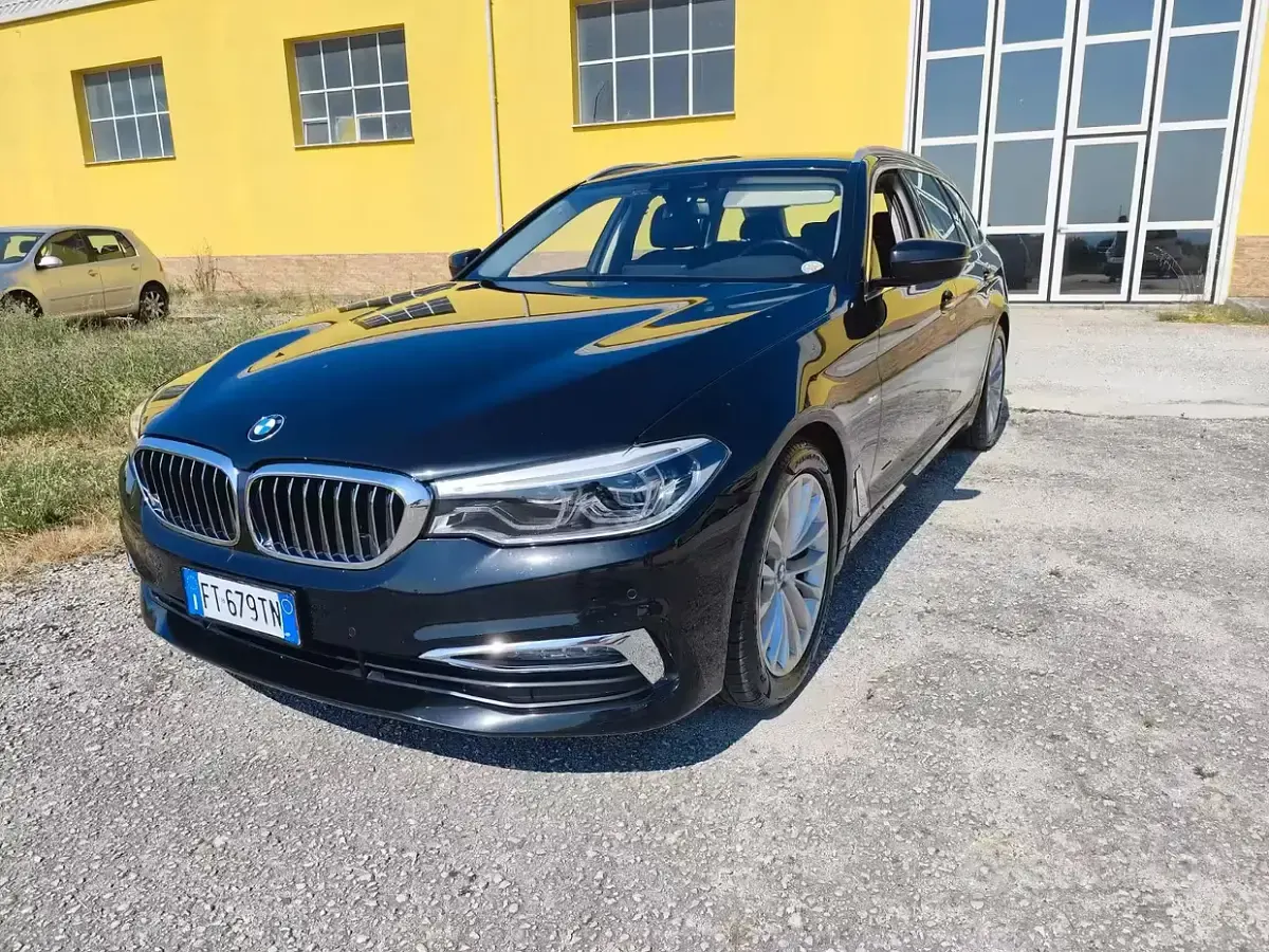 Usata BMW 530 Luxury Line 249 CV (183 kW) 2019 Bluazzurro Station wagon