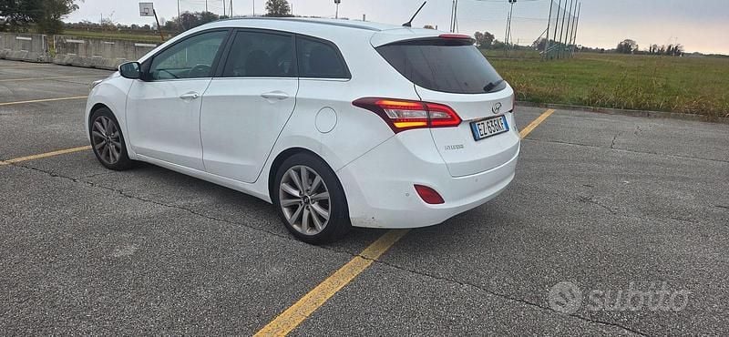 Usata Hyundai i30 Comfort 110 CV (80 kW) 2015 Bianco Berlina