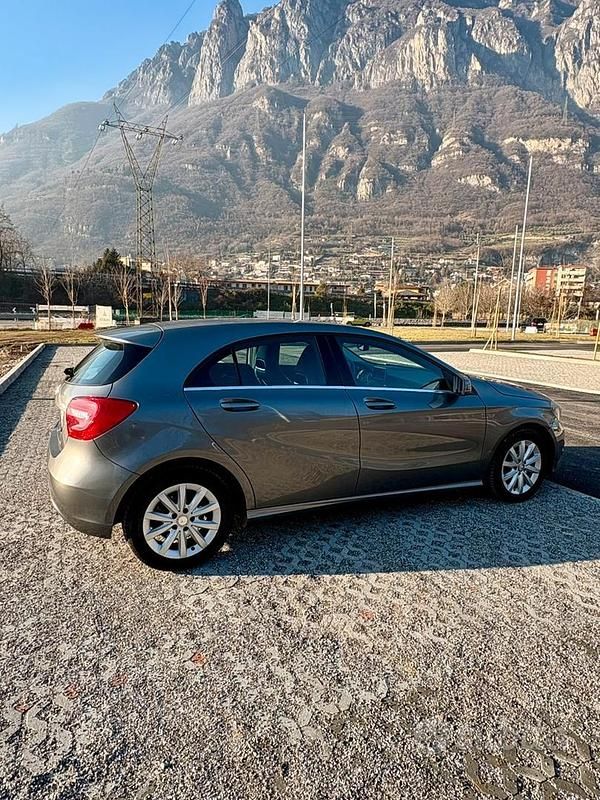 Usata Mercedes A180 Executive 109 CV (80 kW) 2013 Grigio Berlina