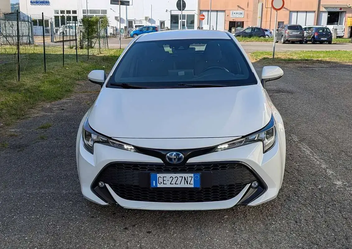 Usata Toyota Corolla Active 98 CV (72 kW) 2021 Bianco Berlina