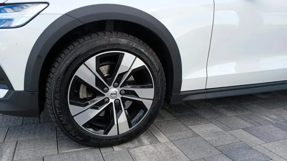 Usata Volvo V60 CC Core 197 CV (144 kW) 2022 Bianco Station wagon