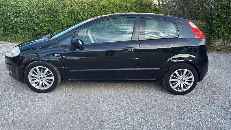 Usata Fiat Grande Punto Dynamic 90 CV (66 kW) 2005 Utilitaria