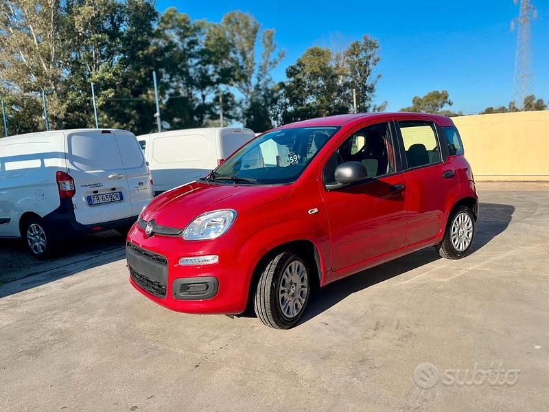Nuova Fiat Panda 71 CV (52 kW) 2025 Rosso Berlina