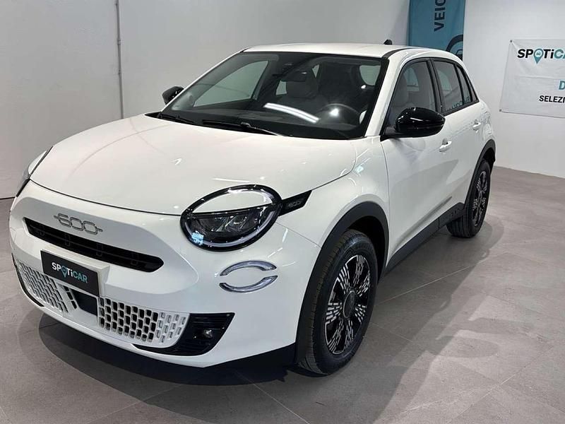 Bianco Nuova 2025 Fiat 600 Icon SUV | 22.500 € - Immagine 1/4