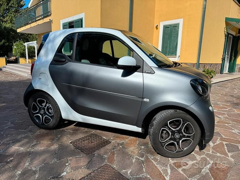 Usata 2018 Smart ForTwo Coupé Due volumi | 14.000 € (Ottimo prezzo) - Immagine 1/4