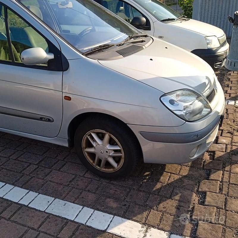Grigio Usata 2003 Renault Scénic Monovolume | 800 € (Ottimo prezzo) - Immagine 1/4