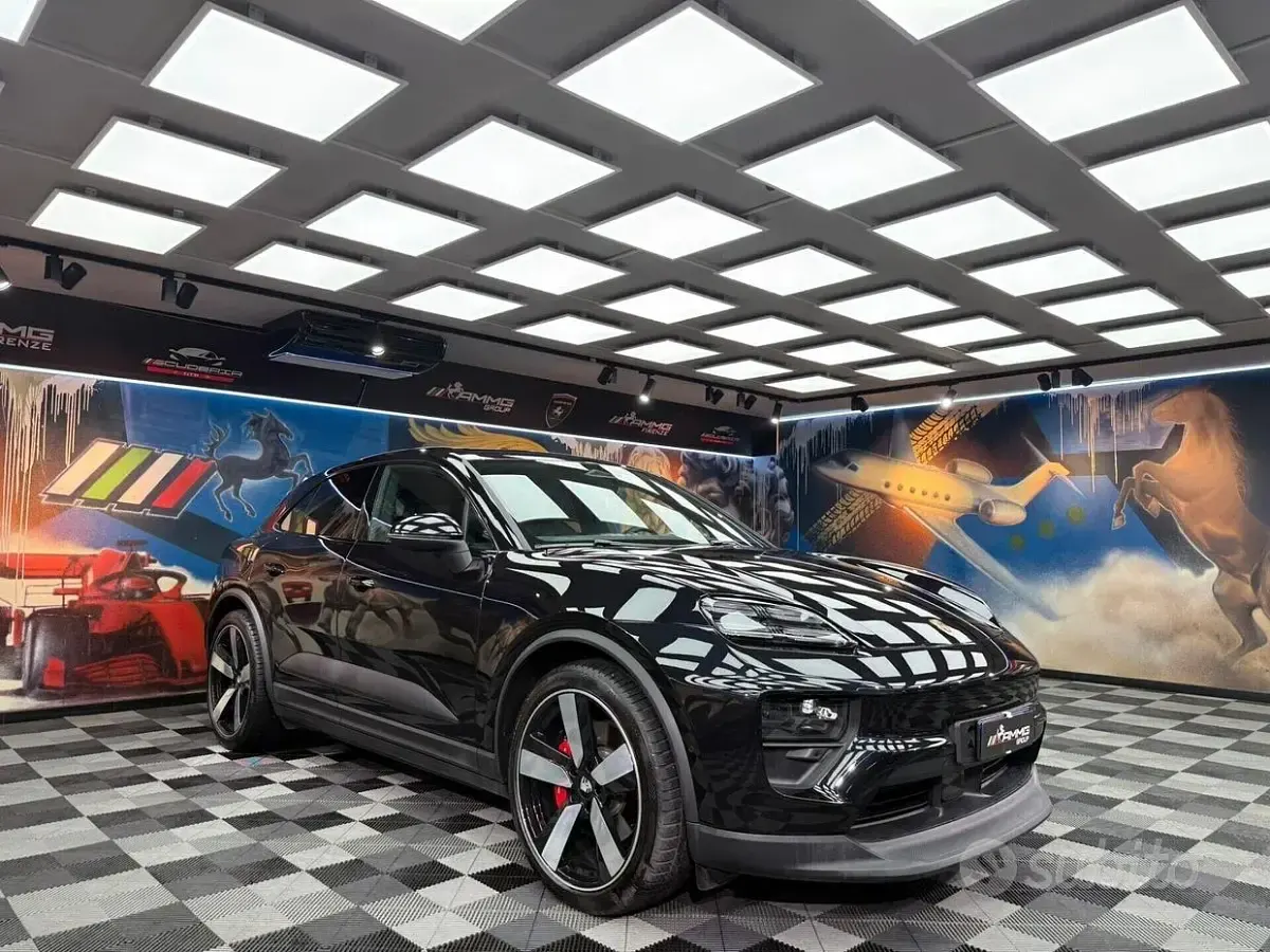 Usata Porsche Macan 380 kW (517 CV) 2025 Nero SUV