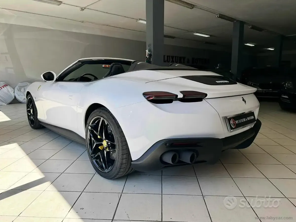 Usata Ferrari Roma 620 CV (456 kW) 2024 Bianco Cabrio