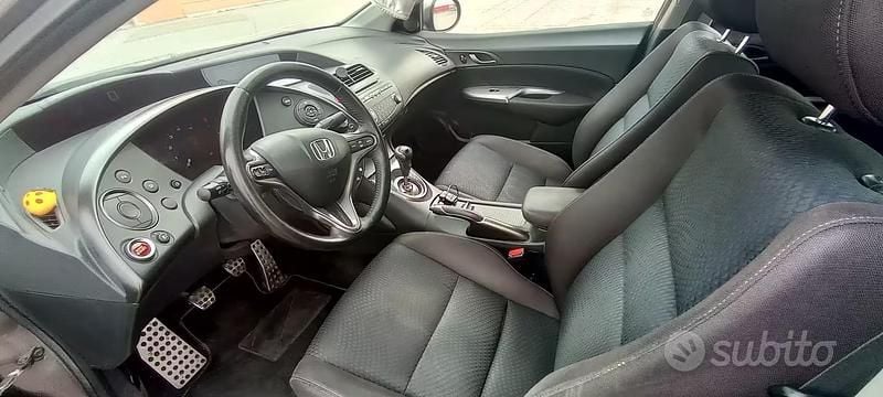 Usata Honda Civic 99 CV (72 kW) 2010 Marrone Berlina