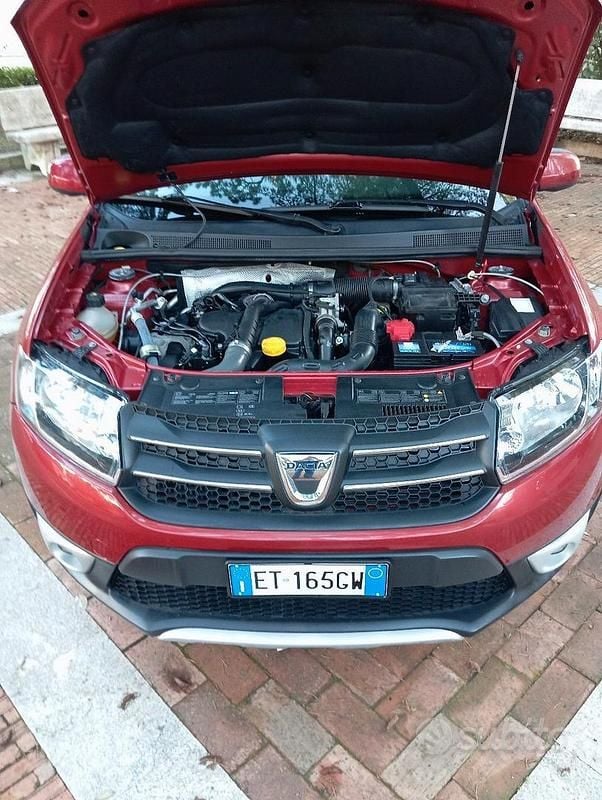Usata Dacia Sandero 75 CV (55 kW) 2014 Rosso SUV